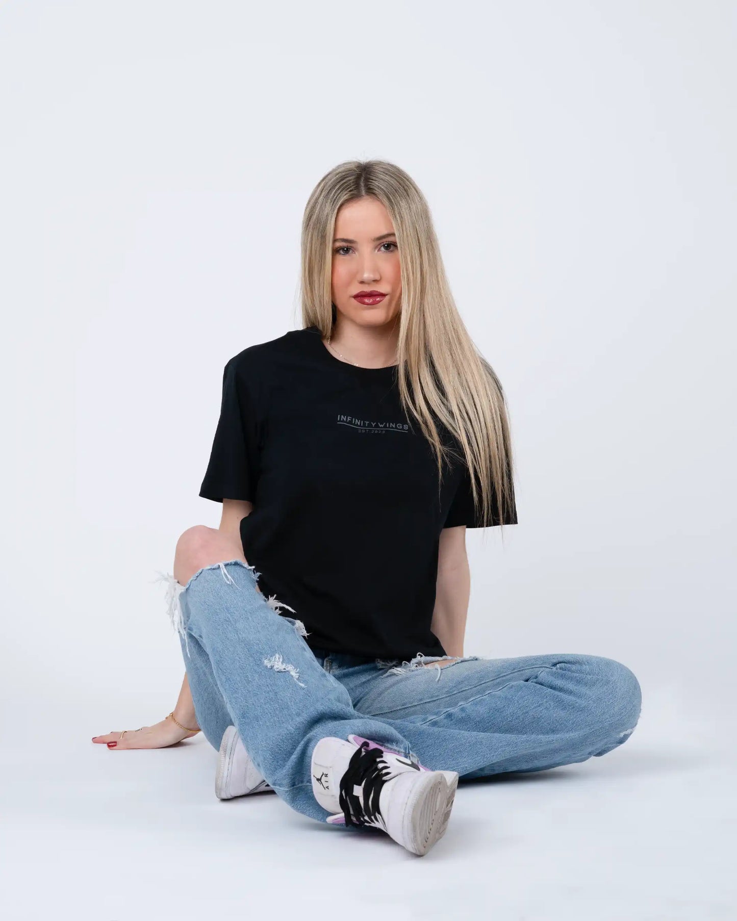 ESSENTIAL BLACK TEE