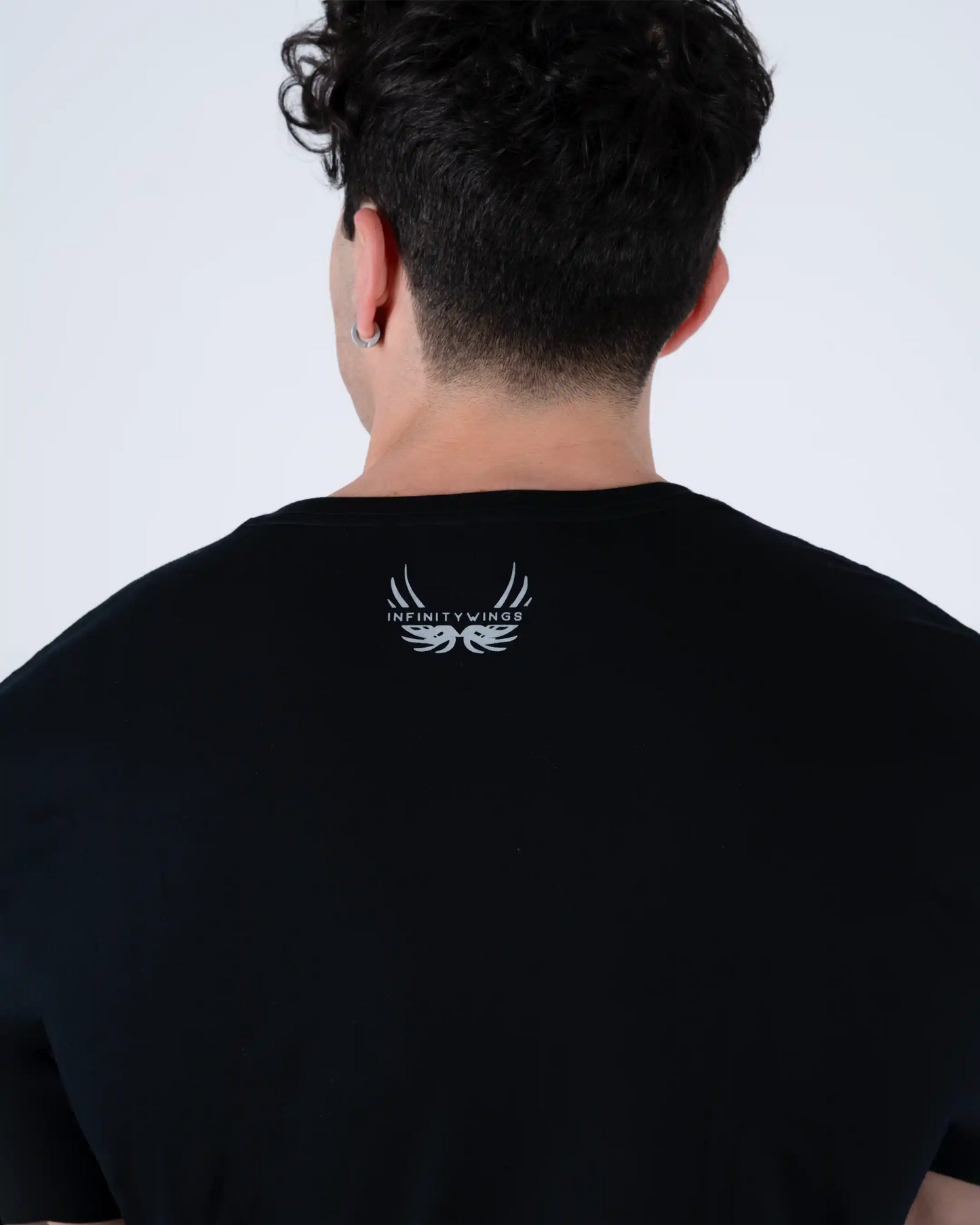 ESSENTIAL BLACK TEE